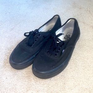 Vans - All Black - Woman’s 8.5